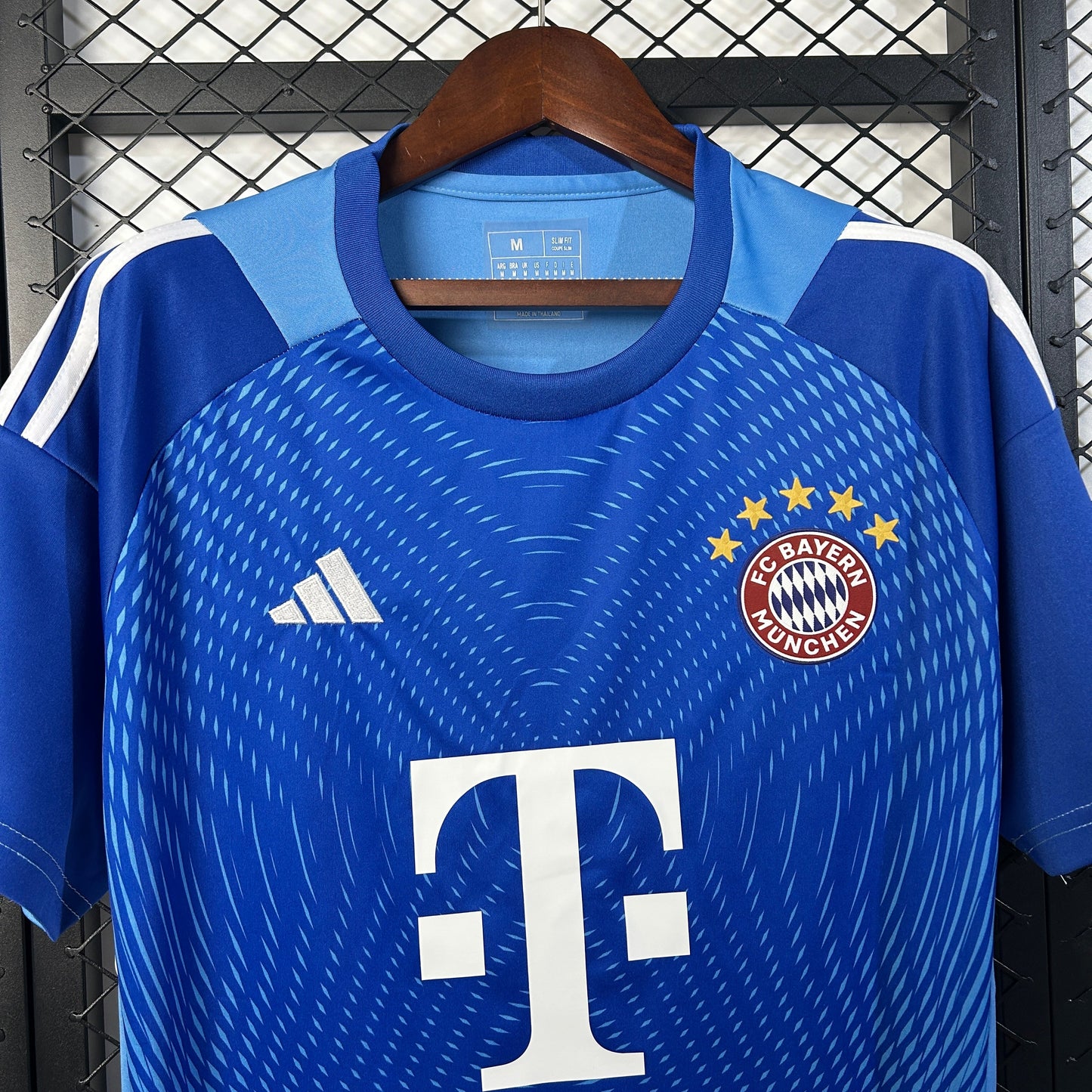 Camisola FC Bayern Munique 2025-26 Guarda-Redes Versão Adepto