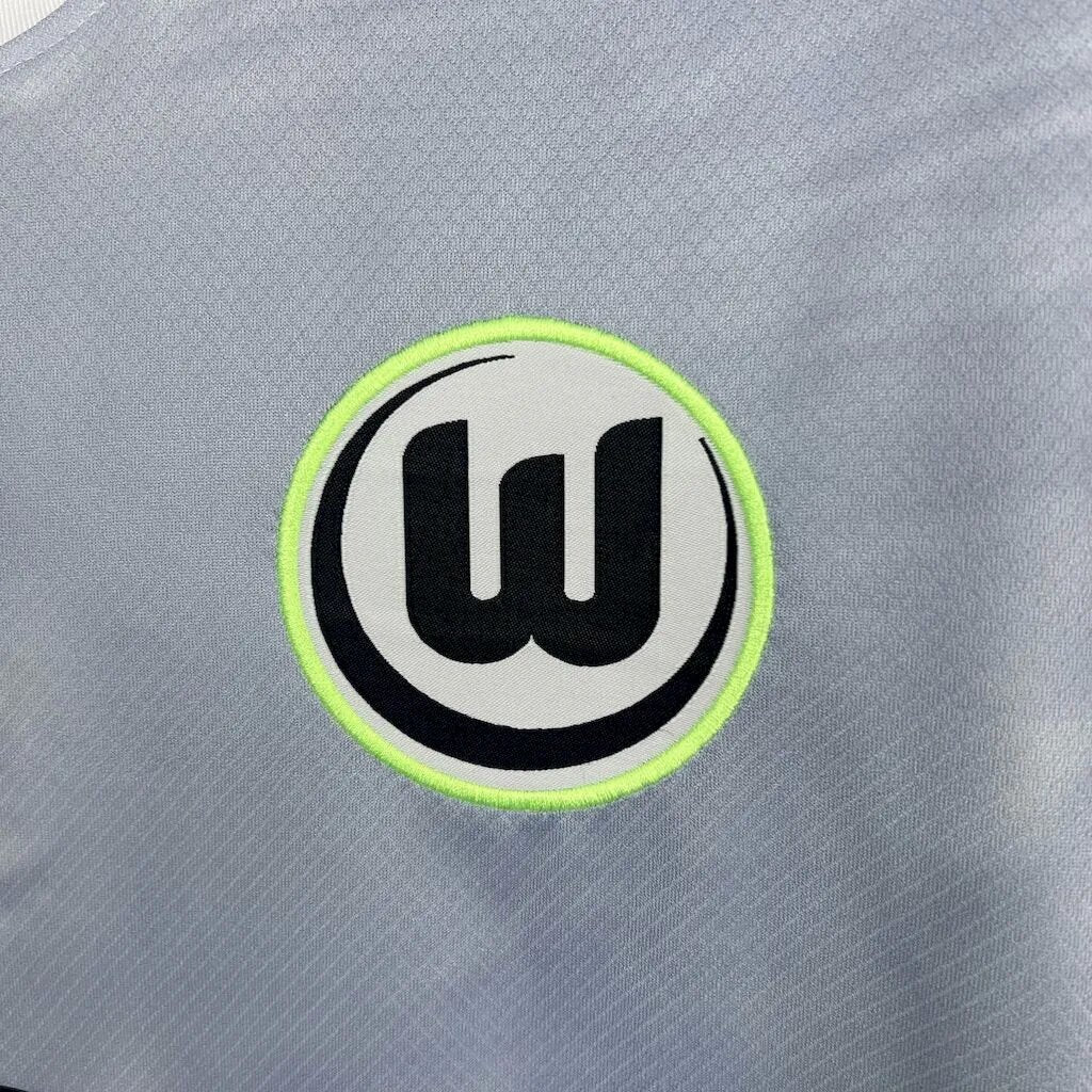 Camisola VfL Wolfsburg 2025-26 Alternativa Cinzenta Versão Adepto