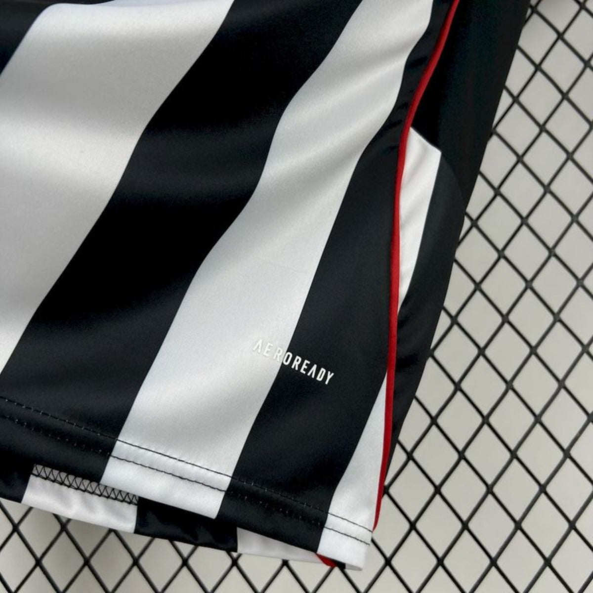 Camisola Besiktas JK 2025-26 Alternativa Preta Versão Adepto