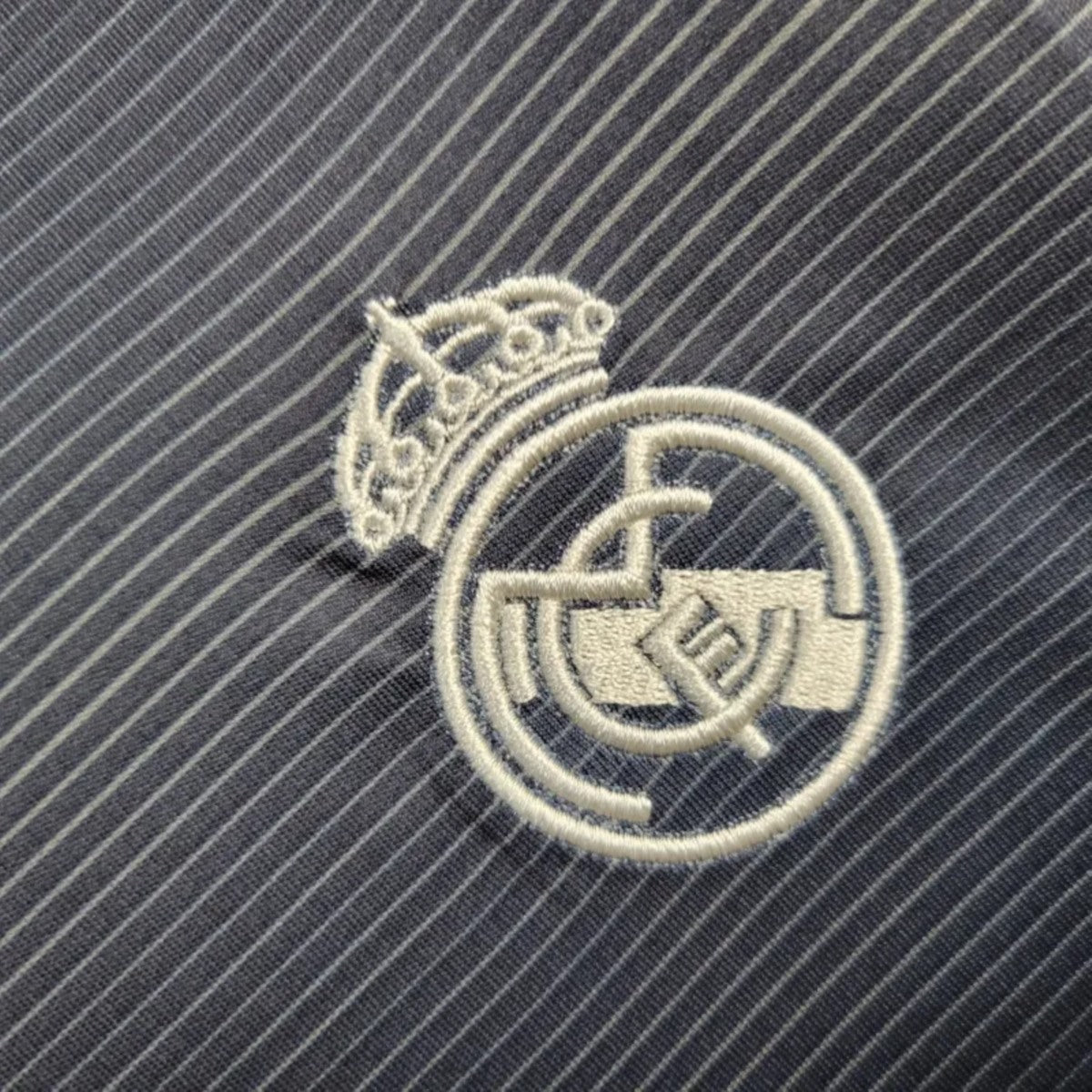 Camisola Real Madrid CF 2025-26 Alternativa Azul Esucura Versão Mulher