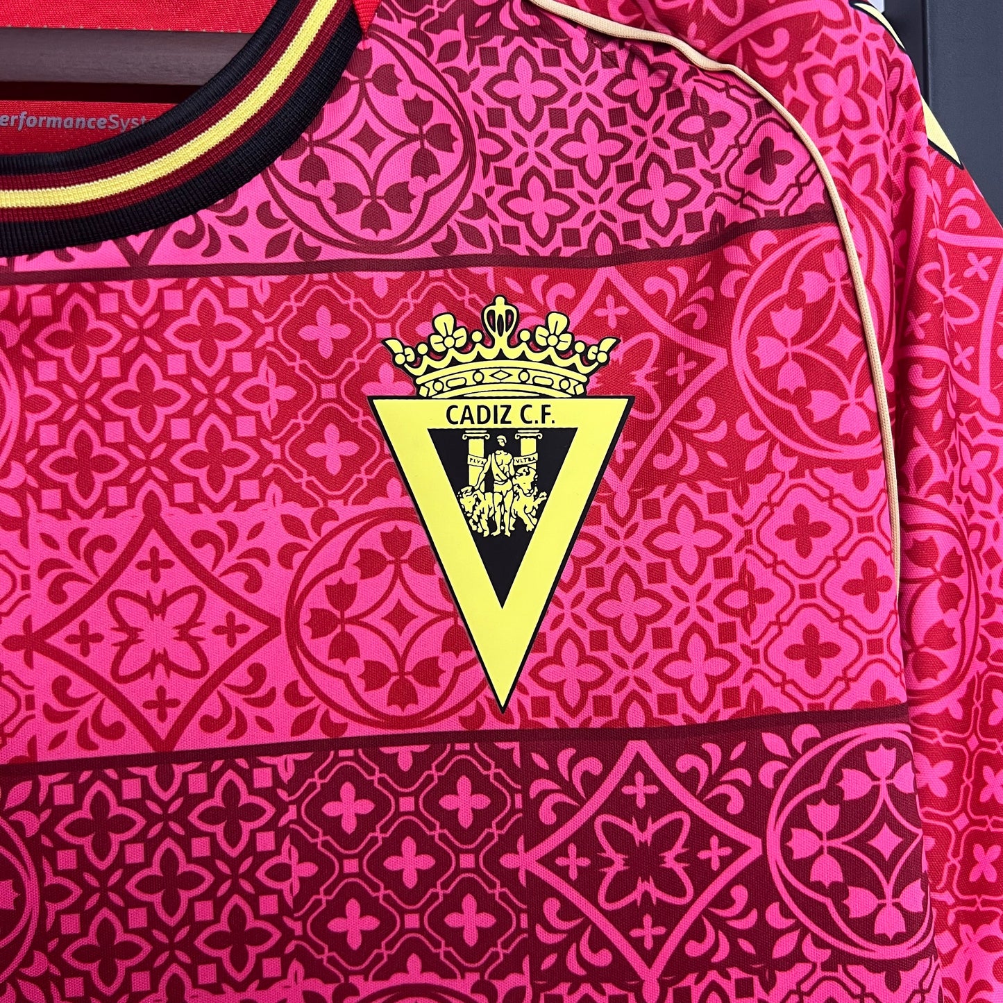 Camisola Cadiz CF 2025-26 Alternativa Vermelha Versão Adepto