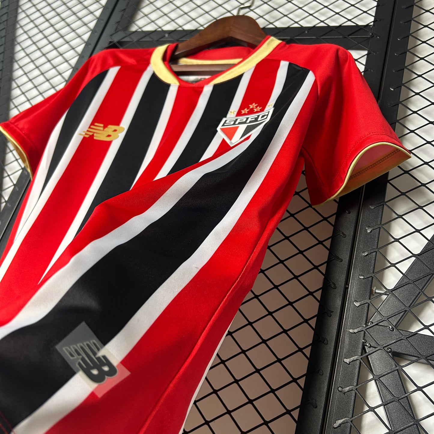 Camisola São Paulo FC 2025-26 Alternativa Riscas Lisa Versão Mulher