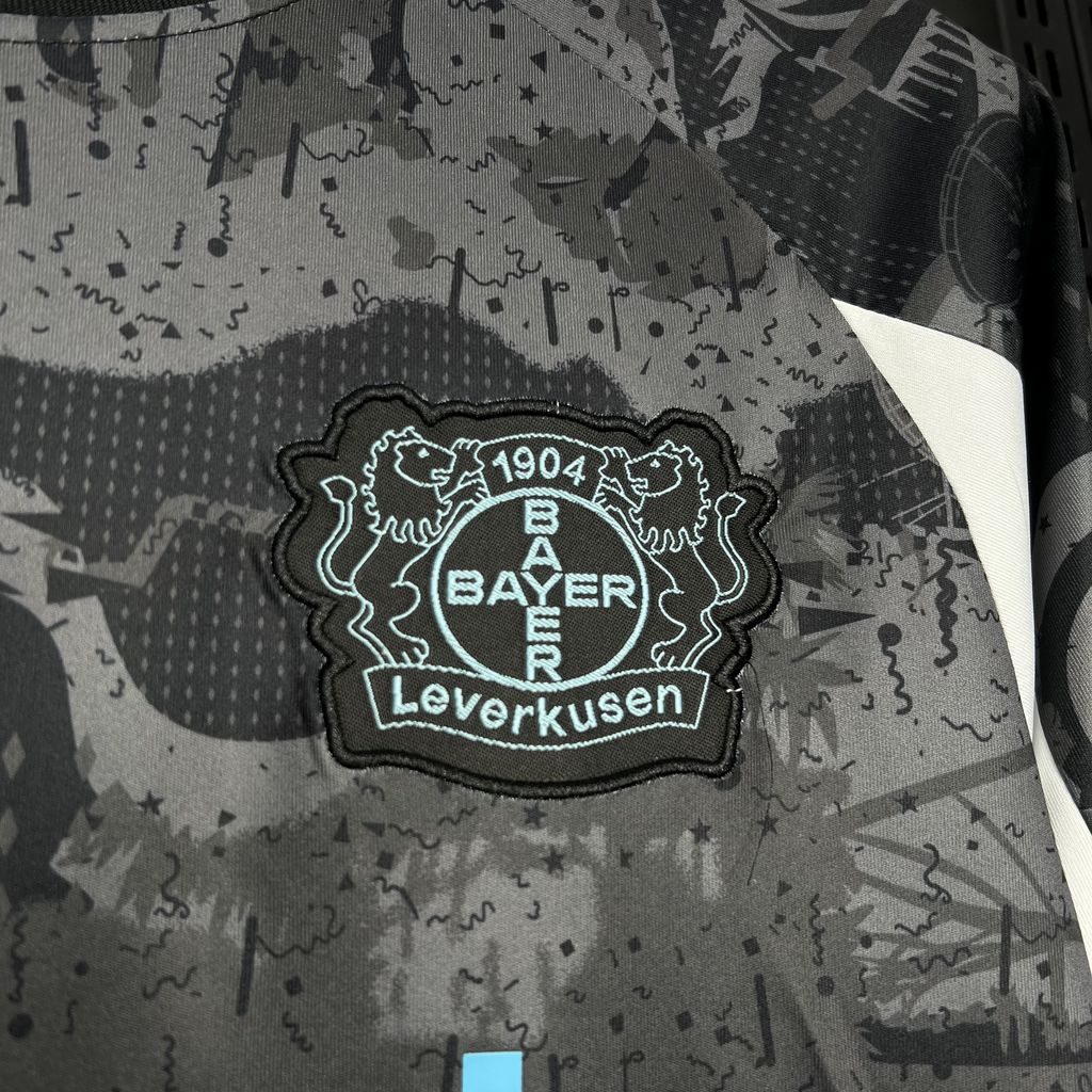 Camisola Bayer 04 Leverkusen 2024-25 Alternativa Preta Versão Adepto