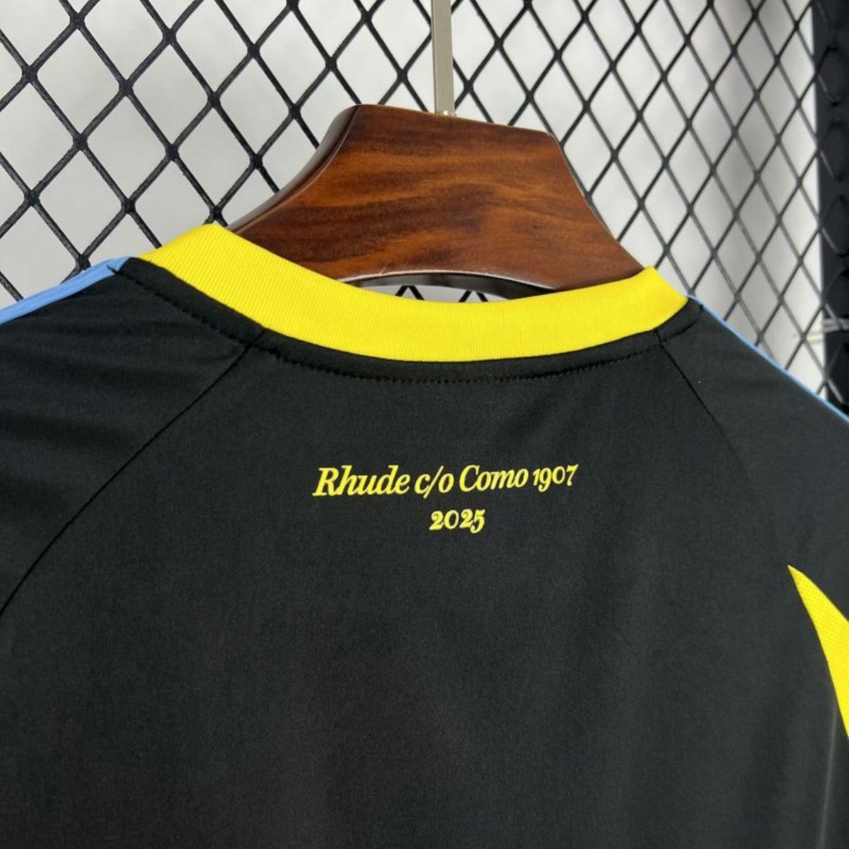 Camisola Como 1907 2025-26 Alternativa Preta/Amarela Versão Adepto