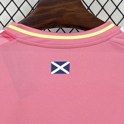 Camisola Escocia 2025 Alternativa Rosa Versão Adepto