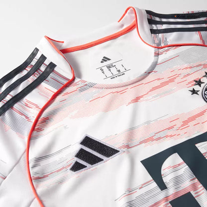 Camisola FC Bayern 2025-26 Alternativa Creme Versão Mulher