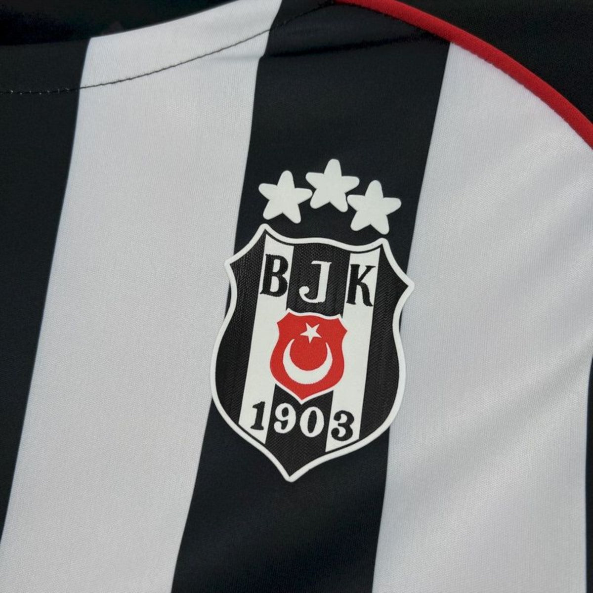 Camisola Besiktas JK 2025-26 Alternativa Preta Versão Adepto