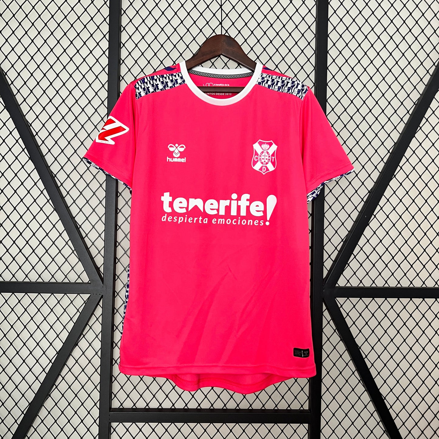 Camisola CD Tenerife 2024-25 Alternativa Vermelha Versão Adepto