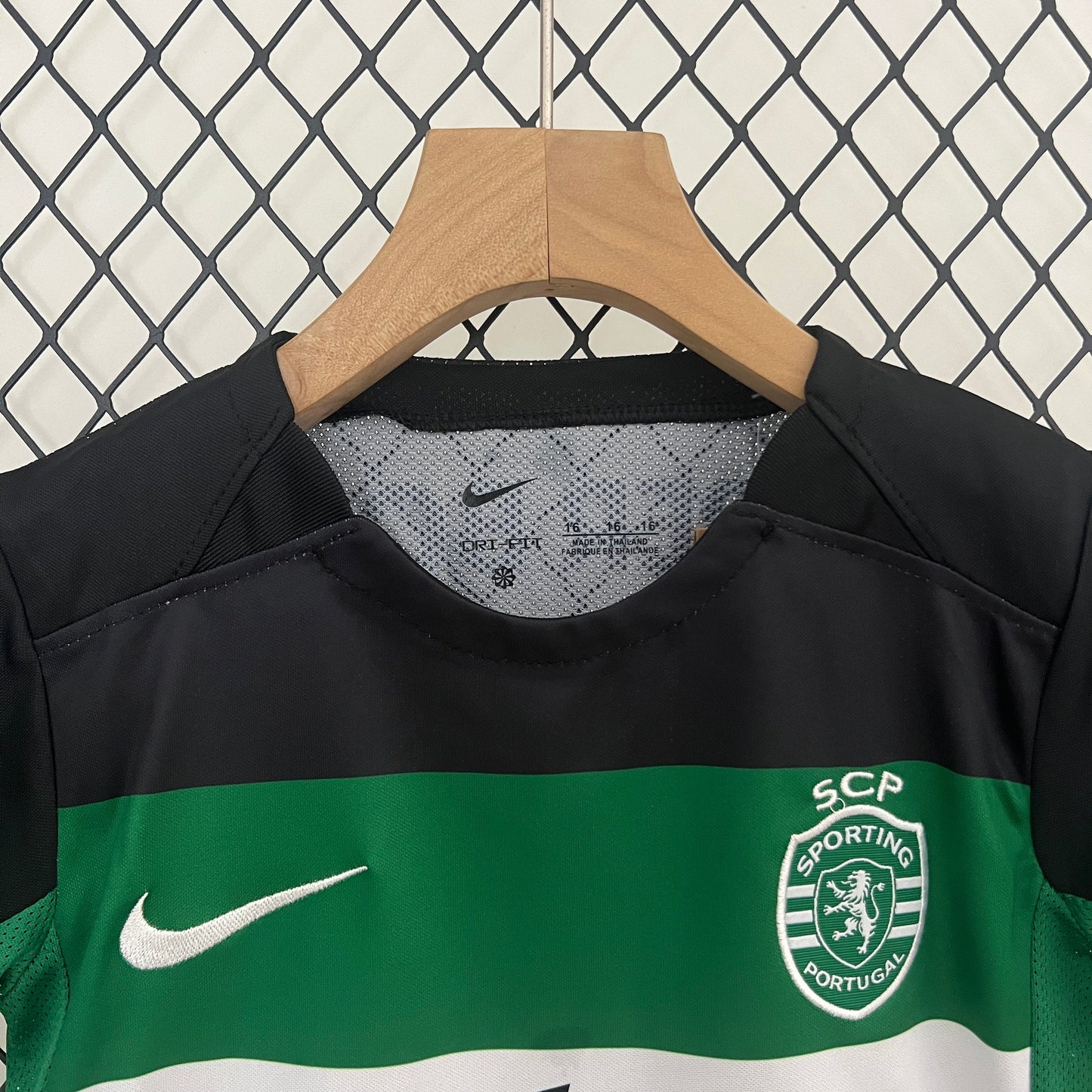 Kit Criança SCP 2024-25 Principal C/ Patch Campeão - GYOKERES 9 (Entrega Imediata)
