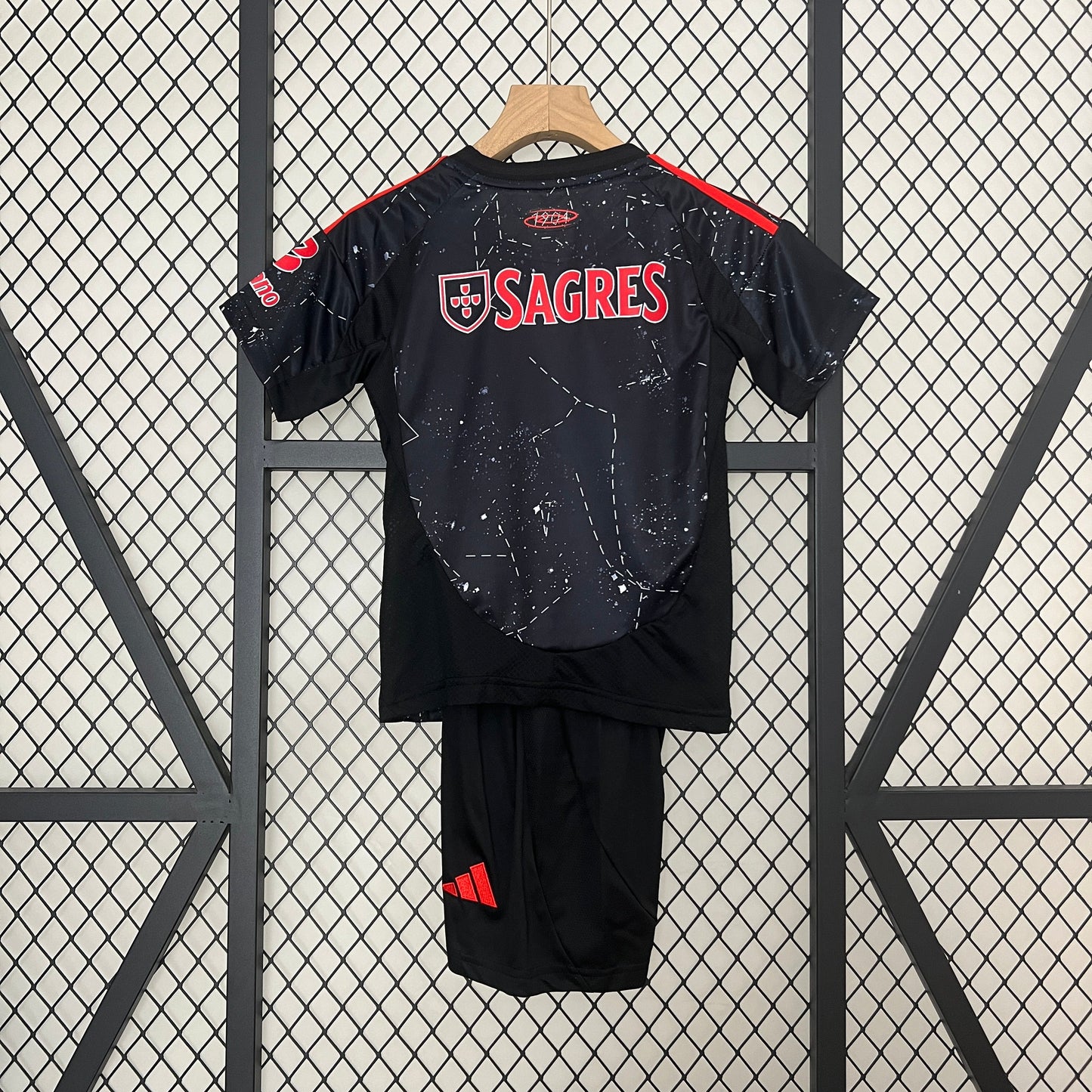 Kit Criança SLB 2024-25 Alternativo Preto (Entrega Imediata)