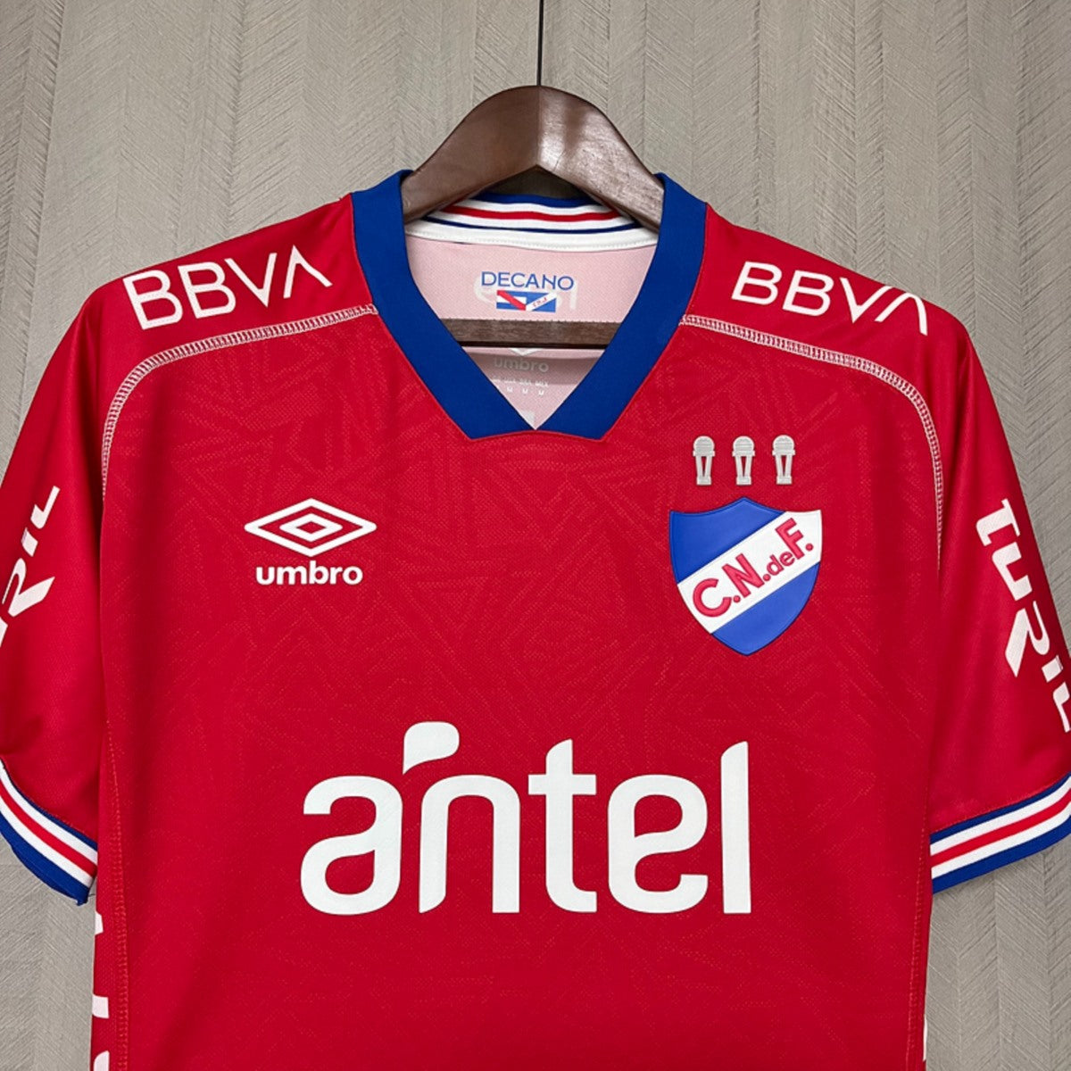 Camisola Club Nacional de Football 2025-26 Alternativa Vermelha Versão Adepto