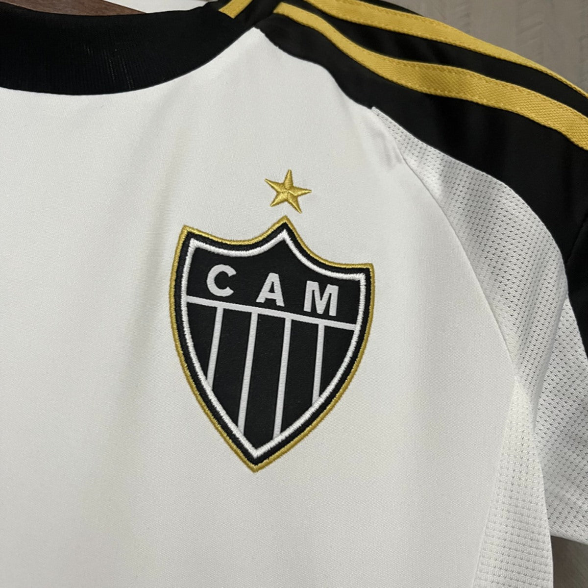 Camisola Atlético-MG 2025-26 Alternativa Branca Lisa Versão Mulher