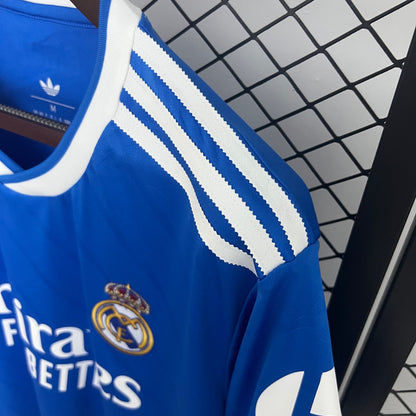 Camisola Real Madrid CF 2025-26 Alternativa Azul Versão Adepto