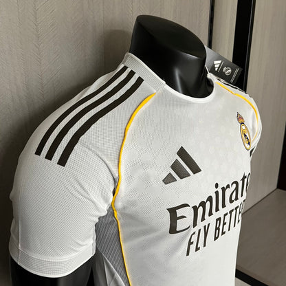 Camisola Real Madrid CF 2025-26 Principal Versão Adepto Jogador