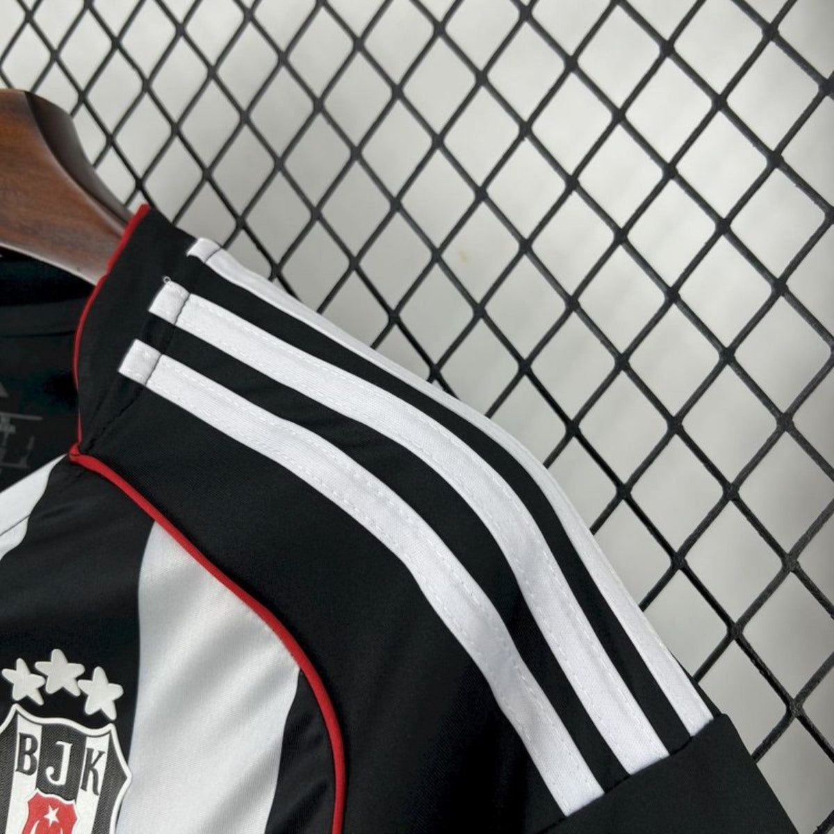 Camisola Besiktas JK 2025-26 Alternativa Preta Versão Adepto