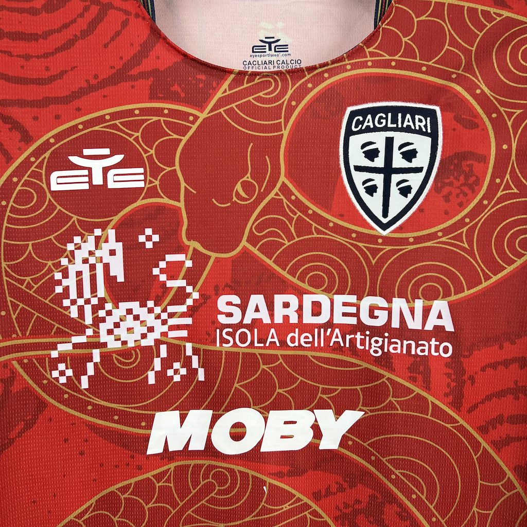 Camisola Cagliari 2025-26 Edição Especial Versão Adepto