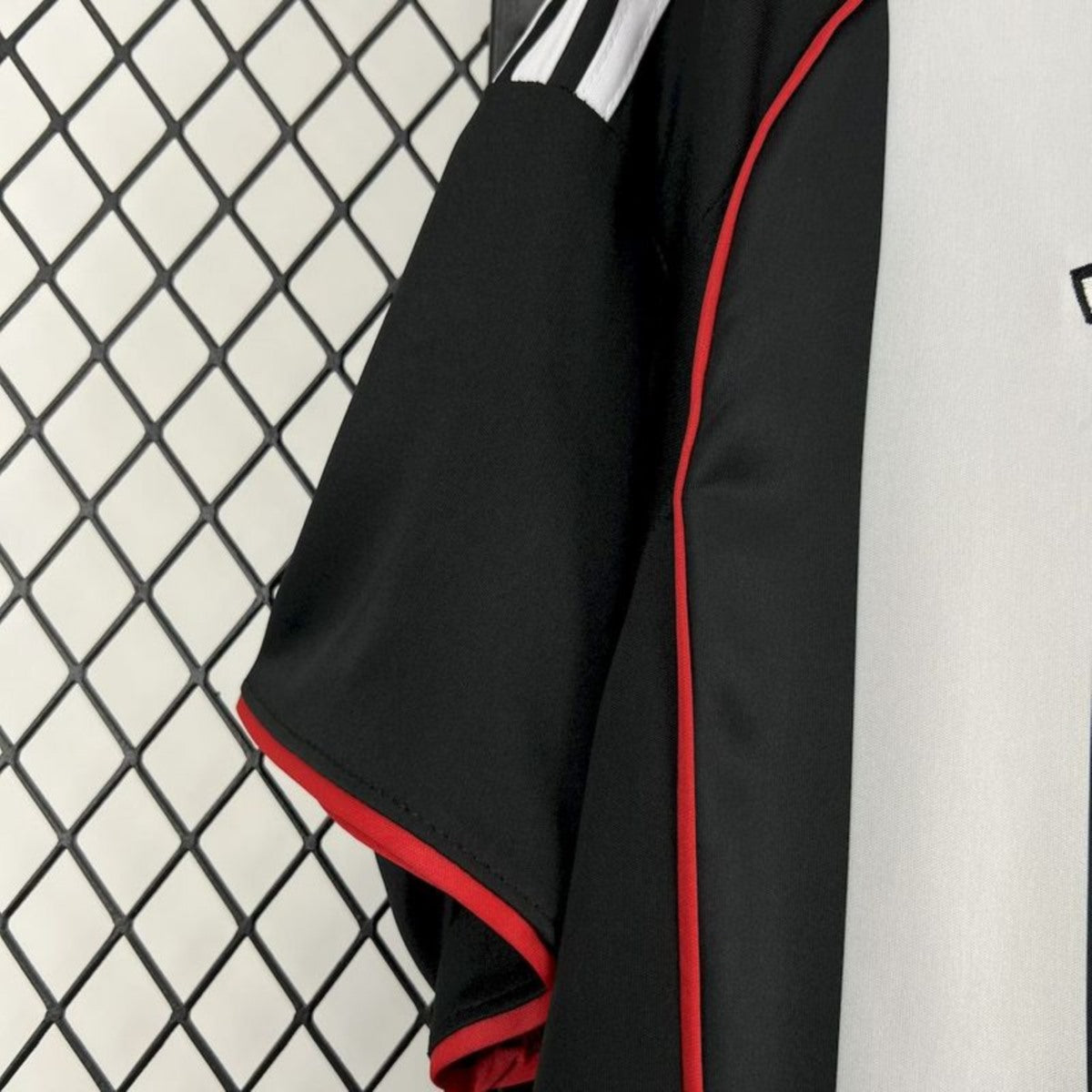 Camisola Besiktas JK 2025-26 Alternativa Preta Versão Adepto