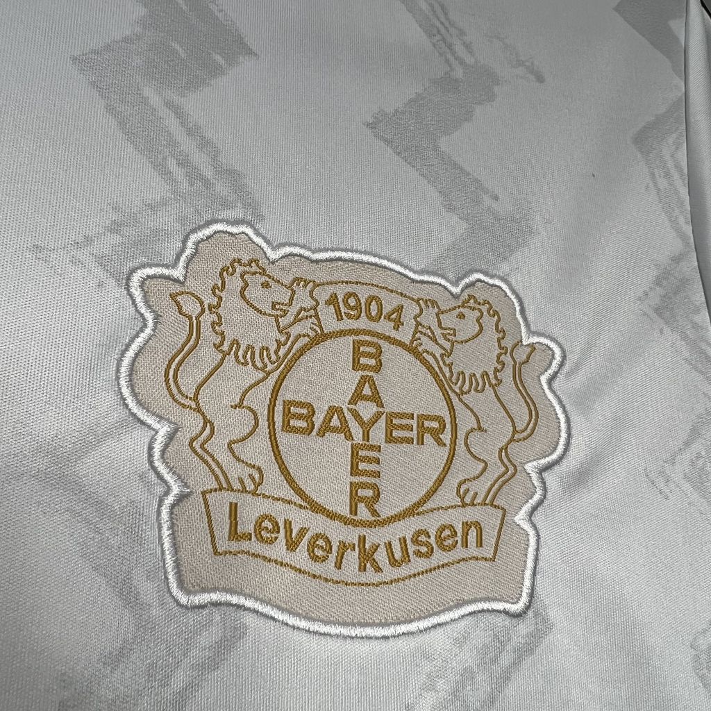 Camisola Bayer 04 Leverkusen 2024-25 Alternativa Branca Versão Adepto