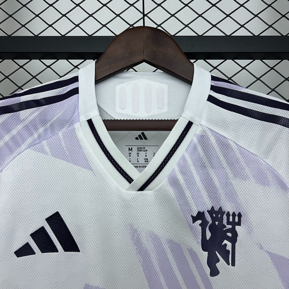 Camisola M-United 2025-26 Alternativa Branca Versão Adepto B.FERNANDES #8