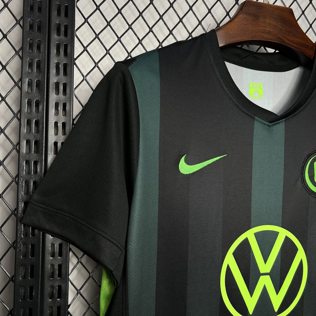 Camisola VfL Wolfsburg 2024-25 Alternativa Preta Versão Adepto