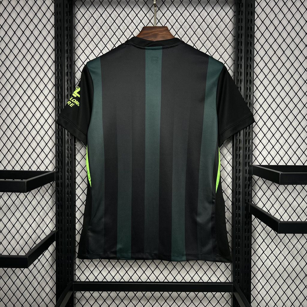 Camisola VfL Wolfsburg 2024-25 Alternativa Preta Versão Adepto