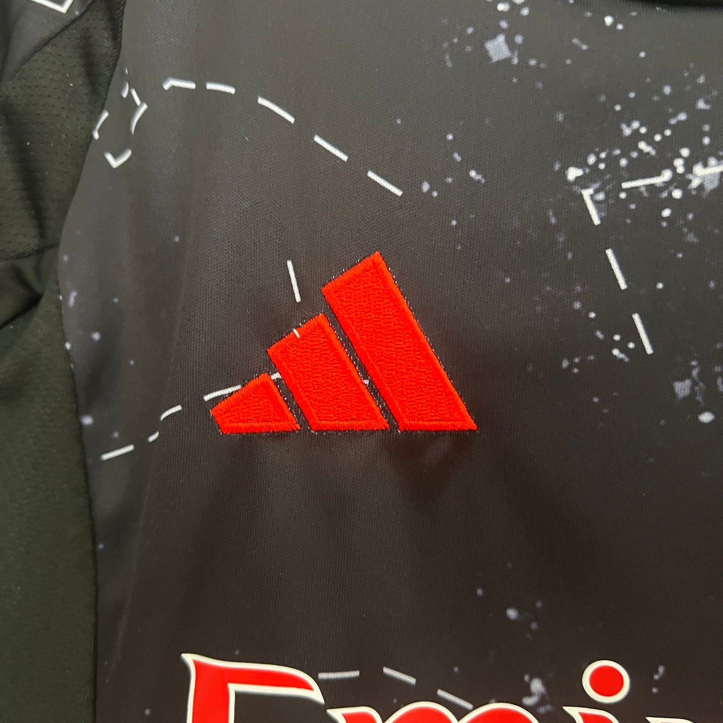 Kit Criança SLB 2024-25 Alternativo Preto (Entrega Imediata)
