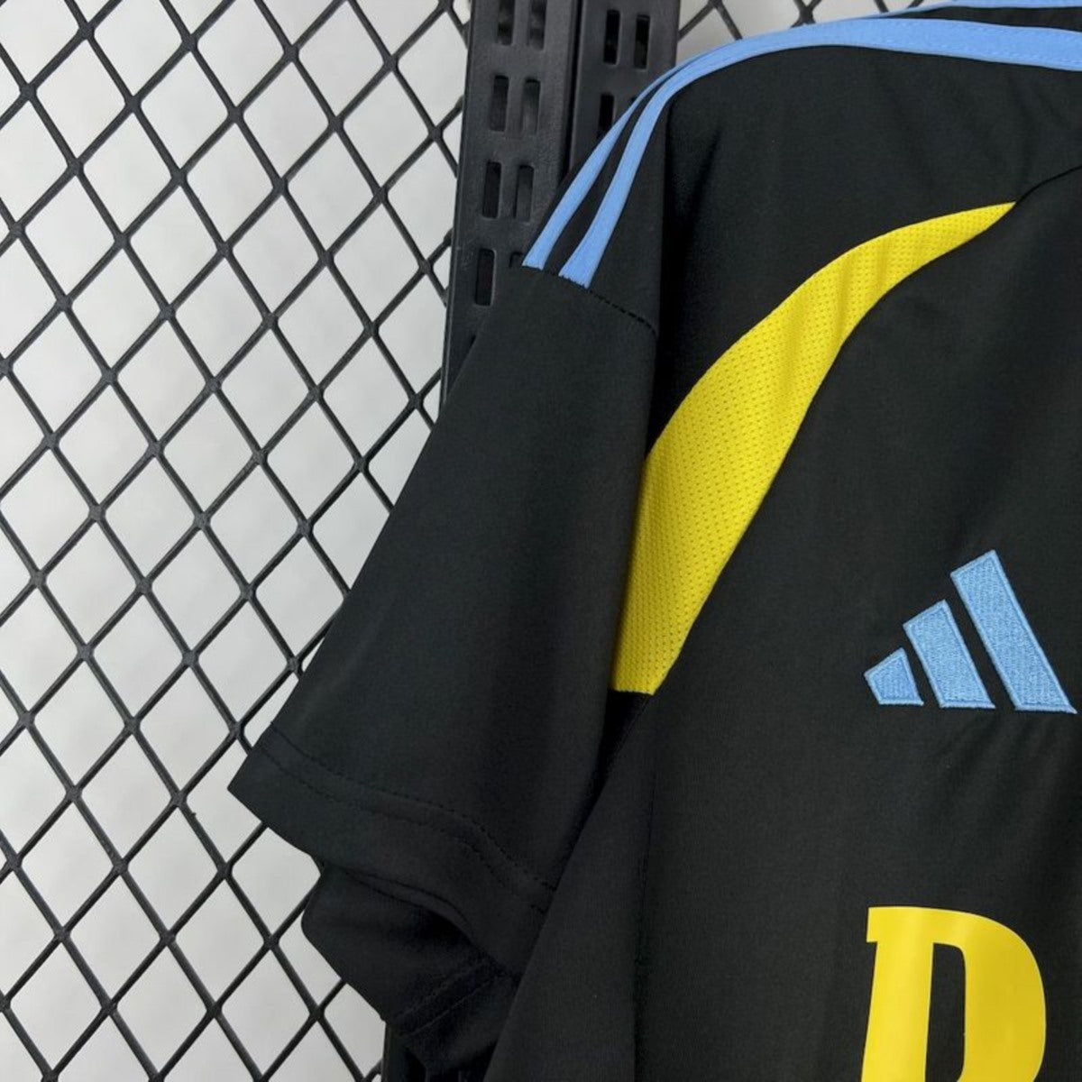 Camisola Como 1907 2025-26 Alternativa Preta/Amarela Versão Adepto