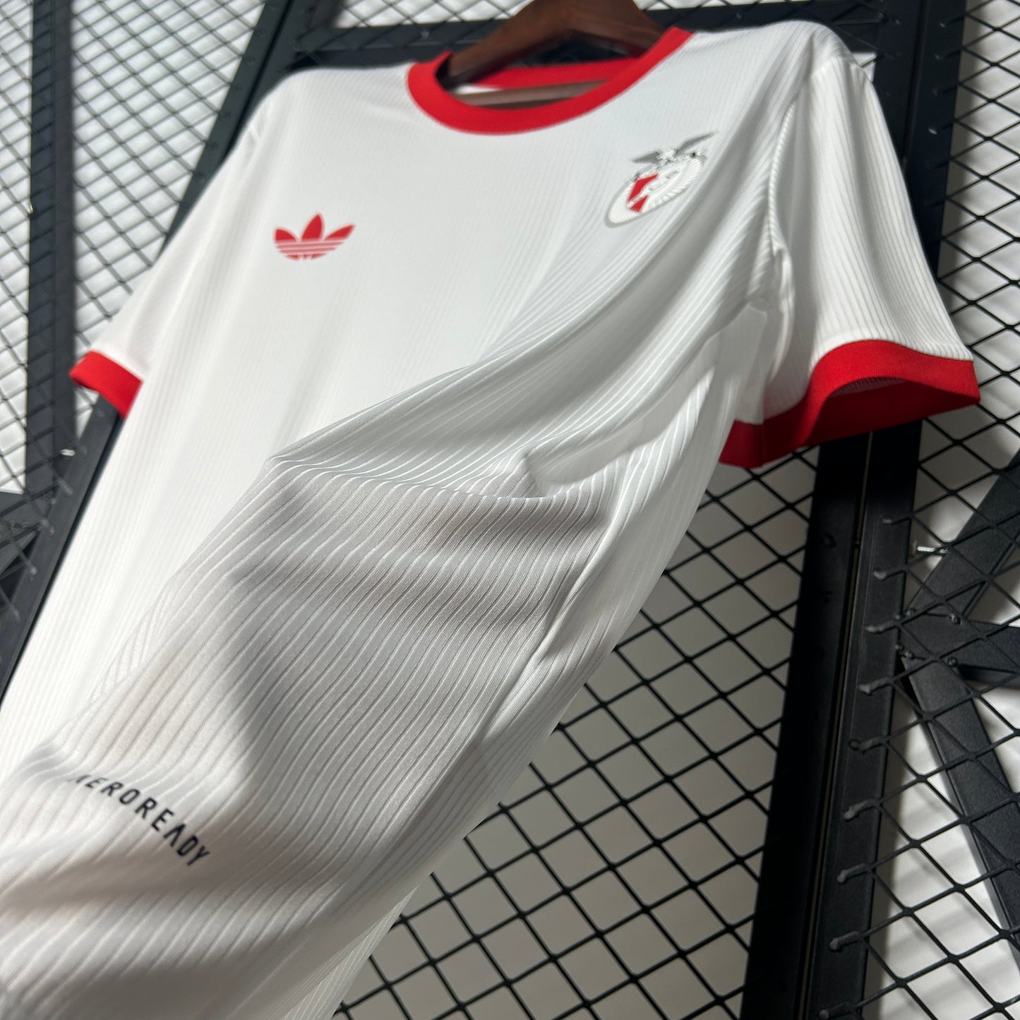 Camisola SLB 2025-26 Edição 100º Aniversário Versão Adepto (Entrega Imediata)