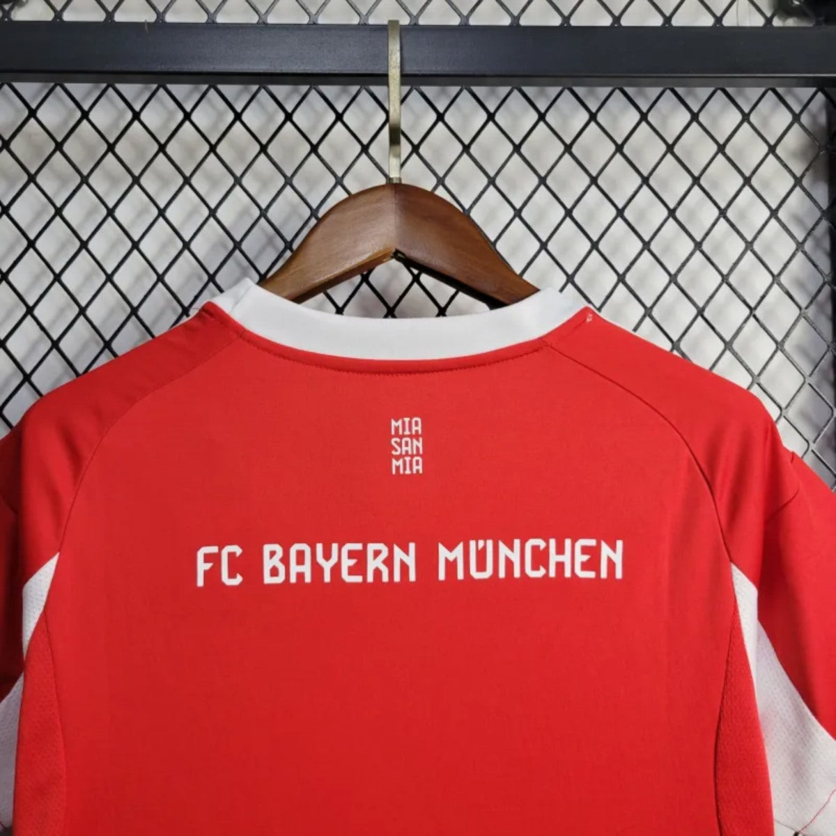 Camisola FC Bayern Munique 2025-26 Principal Versão Mulher