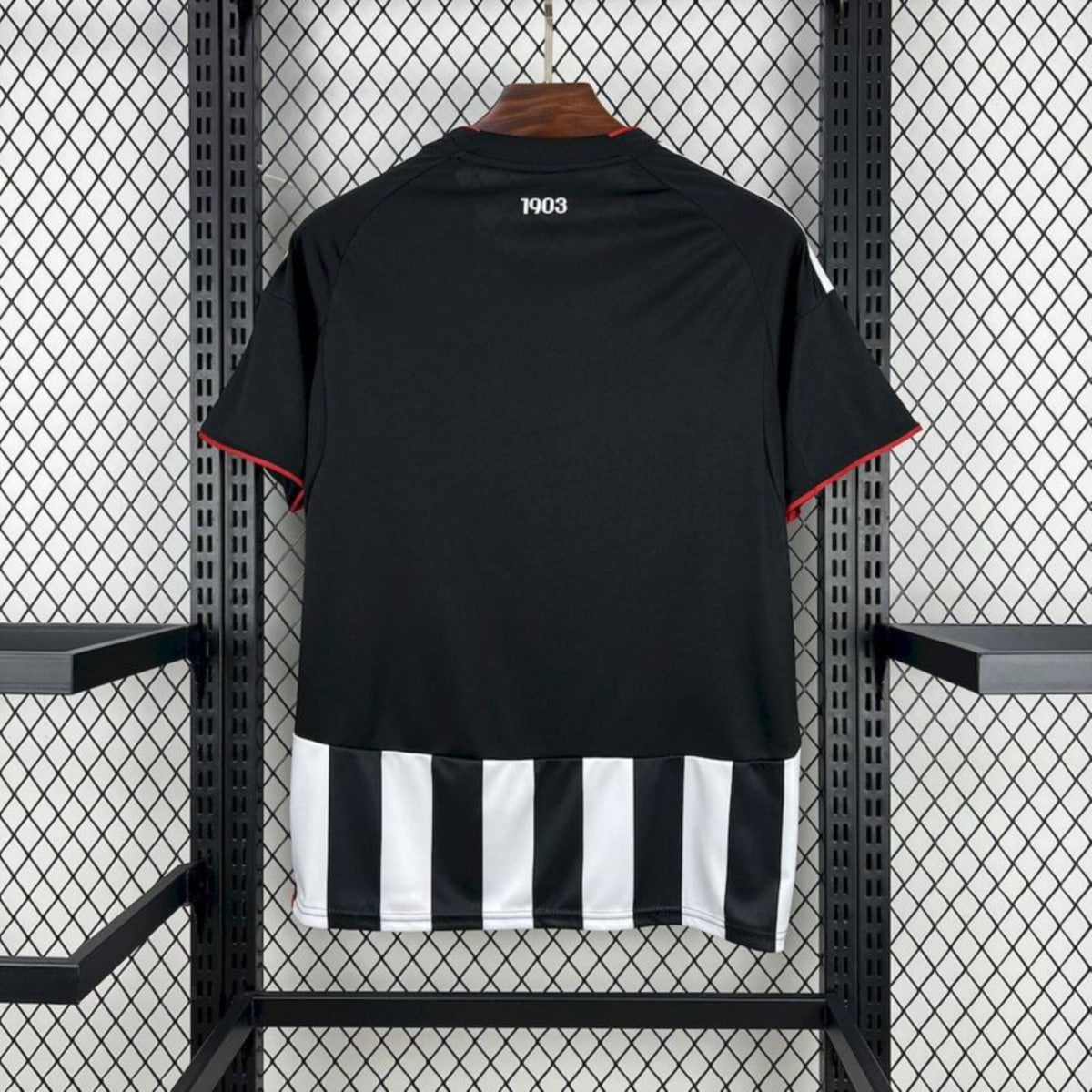 Camisola Besiktas JK 2025-26 Alternativa Preta Versão Adepto