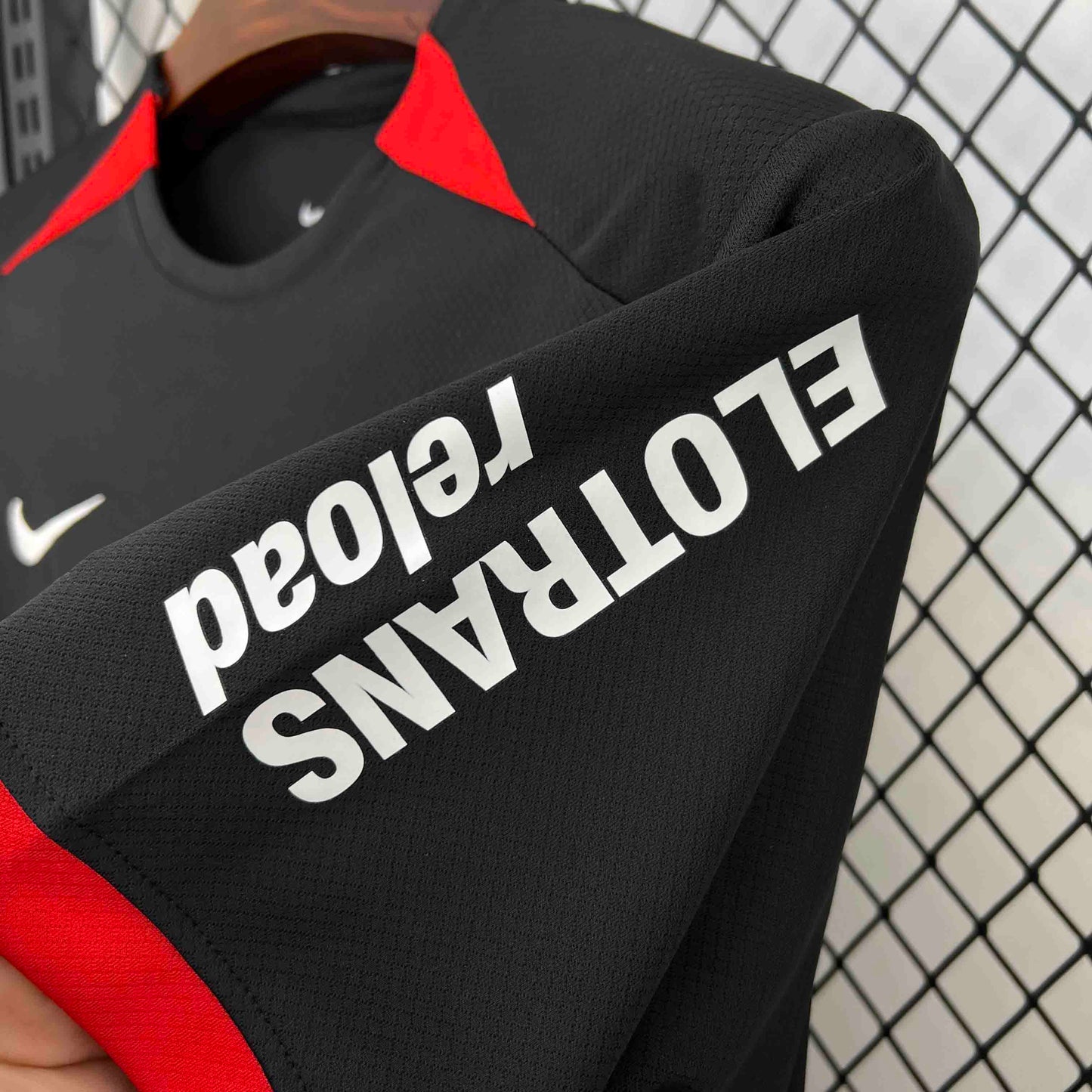 Camisola SG Eintracht Frankfurt 2024-25 Alternativa Preta Versão Adepto