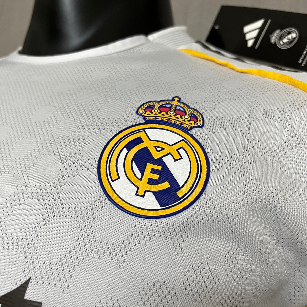 Camisola Real Madrid CF 2025-26 Principal Versão Adepto Jogador