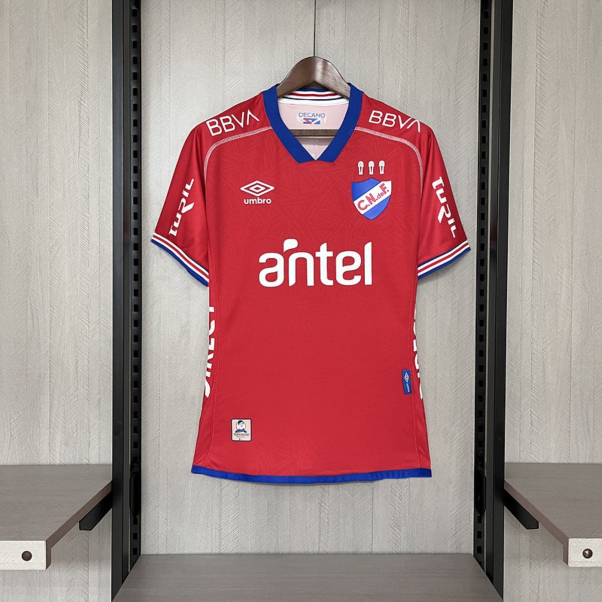 Camisola Club Nacional de Football 2025-26 Alternativa Vermelha Versão Adepto